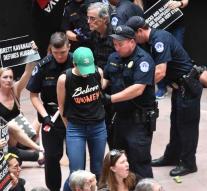 Many arrests in protest against Kavanaugh