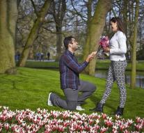 Marriage proposal fails with crowbar