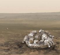 Mars Lander into a thousand pieces