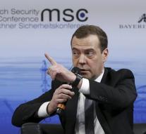 Medvedev wants 'new Cold War' lull