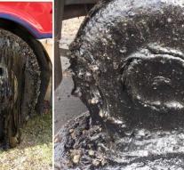 'Melting road' demolishes car tires in Australia