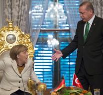 Merkel : avoid escalation