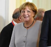 Merkel chose between Bundestag and toque
