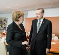 Merkel consults on refugees in Turkey