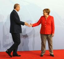 Merkel denies Turkish abuse arrest warrant