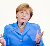 Merkel did not return decision Syrians