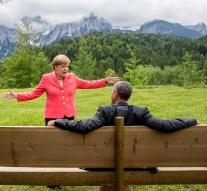 Merkel invests minitop Obama
