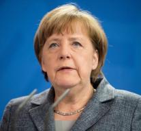 Merkel: OM decides on prosecution comedian