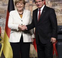 Merkel to support flexible visa policy, Turkey