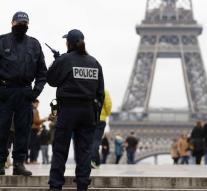 Mes attack Paris: one dead, two wounded