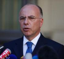 Minister Cazeneuve ponders not boerkiniverbod