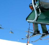 More than 150 skiers stuck in a lift