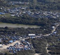 More than 6,000 migrants waiting in Calais