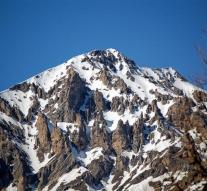 Mountain climbers die after falling in Italian Alps