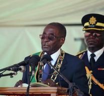 Mugabe loses key support