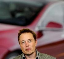 Musk away at Tesla in settlement with SEC