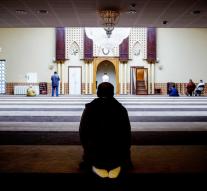 Muslims pray in synagogue Ontario