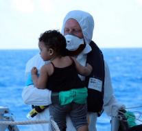 Navy rescues 193 migrants
