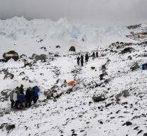 Nepal wants climbers back