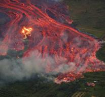 New danger inhabitants Hawaii: hot lava reaches ocean water