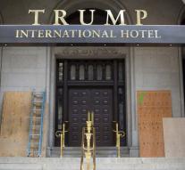 New hotel Trump smeared with graffiti