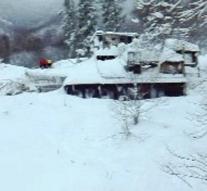 No contact with hotel hit by avalanche
