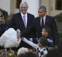 Obama grants pardons turkeys