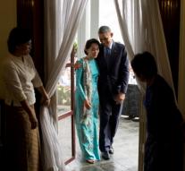 Obama is considering lighting Myanmar sanctions