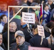 OM investigates' gallows for Merkel of Pegida