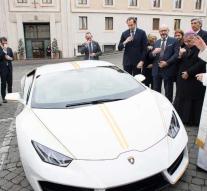 Papal Lamborghini under the hammer
