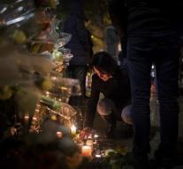 Paris commemorates attacks sober