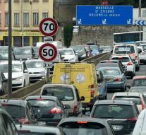 ' Parisians exchange ov en masse car after attacks '