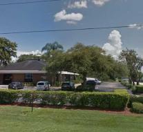 'People shot at hostage in bank Florida'