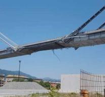 Photo of 'elegant' bridge Genoa shows loose hanging cables