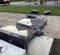 Picture ten commandments destroyed again in the day