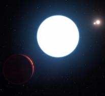 Planet with three suns discovered
