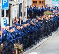 Police forms honorary guard for killed agent