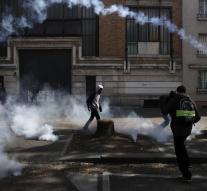 Police officers injured in riots in Paris