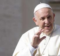 Pope does not want gay people in priestly training
