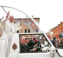 Pope faces 'tyranny' predecessors