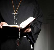 Priest ' collected 700,000 euros in '
