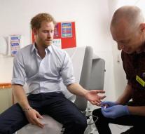 Prince Harry let himself live on Facebook on HIV testing