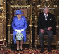 Queen appeals to yellow-blue 'EU outfit'