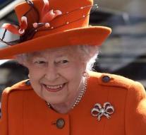 Queen Elizabeth says goodbye to flagship British Navy