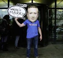 Research calls Facebook 'digital gangsters'