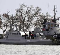 Russia holds 24 Ukrainian sailors
