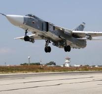 'Russian jets bombard refugee camp '