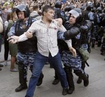 Russian protesters arrested