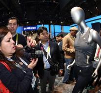 Samsung shows smart clothing