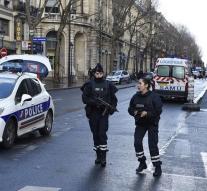 Schools Paris evacuated after bomb threats
